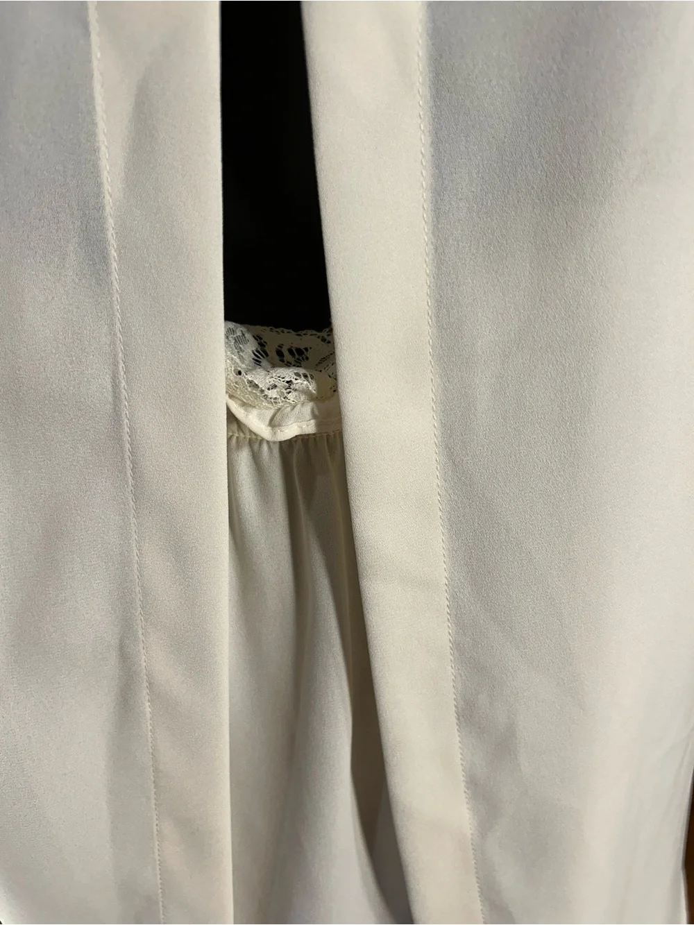 NWT Melanie Lyne Cream Button-Front Short Sleeve Blouse with Open Back with Lace - Picture 3 of 5